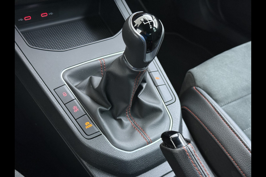Seat Ibiza 5Drs FR Sport Adap.Cruise Camera Leer/Alcantara Sportstoelen+Verwarmd Lmv 18" Pdc Led Virtual Cockpit Ecc Navi Apple Carplay/And ESP Spoorassist Privacy-glass Sport onderstel  Lmv Isofix DAB Licht-/regensensor Origineel Nederlandse Auto