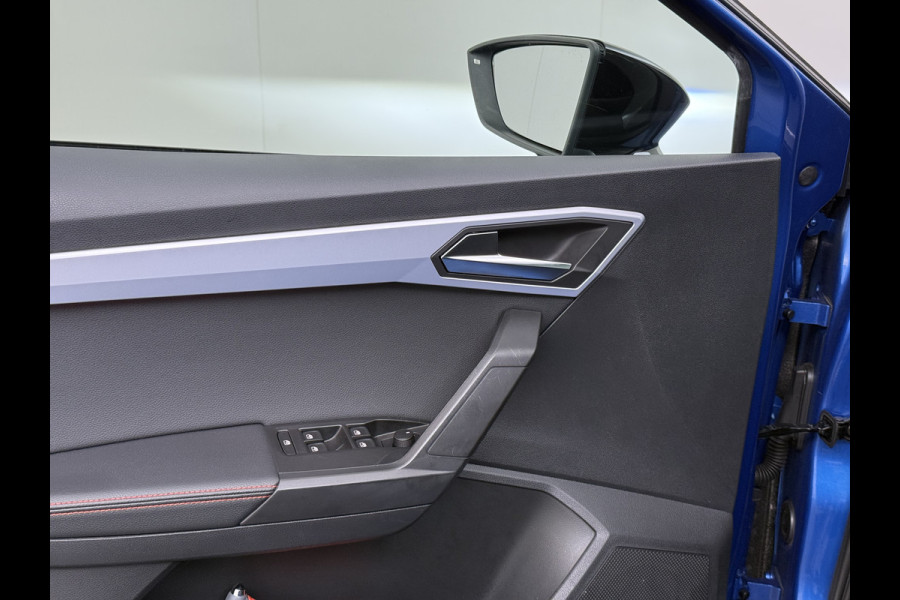 Seat Ibiza 5Drs FR Sport Adap.Cruise Camera Leer/Alcantara Sportstoelen+Verwarmd Lmv 18" Pdc Led Virtual Cockpit Ecc Navi Apple Carplay/And ESP Spoorassist Privacy-glass Sport onderstel  Lmv Isofix DAB Licht-/regensensor Origineel Nederlandse Auto