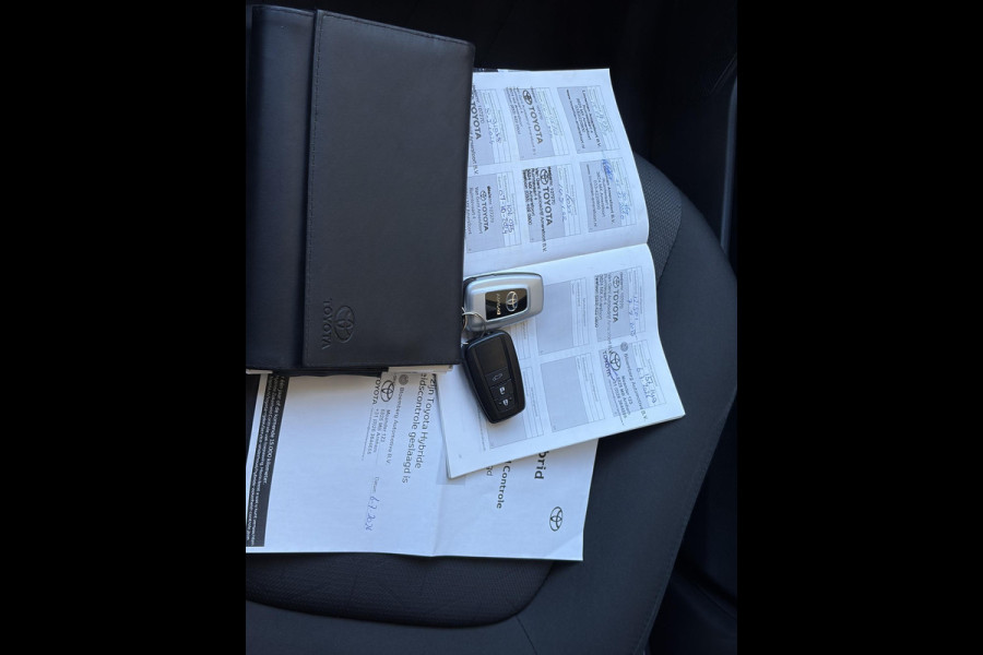 Toyota RAV4 2.5 Hybrid First Edition | 218pk | BLIS | 360° Camera | Elek. Kofferklep | Adaptive Cruise |
