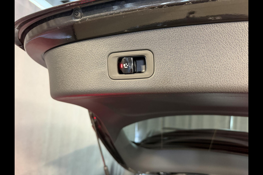 Mercedes-Benz GLC 300e 4MATIC AMG Line 20"/Trekhaak/Panoramadak/Burmester/Adaptieve cruise/Leder + memory/Stuur + stoelverwarming/360 camera/Head-up/Dodehoek/Sfeerverlichting