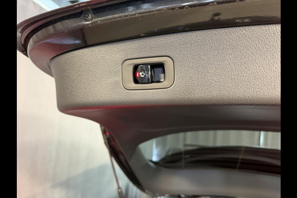 Mercedes-Benz GLC 300e 4MATIC AMG Line 20"/Trekhaak/Panoramadak/Burmester/Adaptieve cruise/Leder + memory/Stuur + stoelverwarming/360 camera/Head-up/Dodehoek/Sfeerverlichting