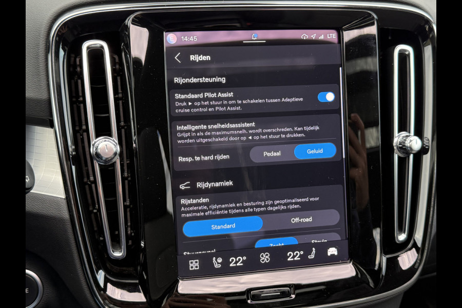 Volvo XC40 2.0 B4 Plus Black Edition | Pano | Memory | Pilot Assist | H/K Audio | 20 inch
