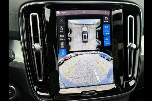 Volvo XC40 2.0 B4 Plus Black Edition | Pano | Memory | Pilot Assist | H/K Audio | 20 inch