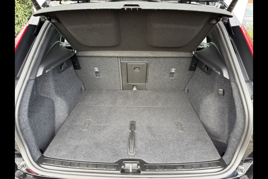 Volvo XC40 2.0 B4 Plus Black Edition | Pano | Memory | Pilot Assist | H/K Audio | 20 inch