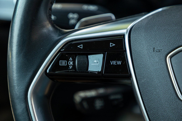 Audi e-tron E-tron 50 quattro S Line 71 kWh Soh 95% I S Line I Panoramadak I 22" I Adaptive Cruise I Luchtvering I CarPlay