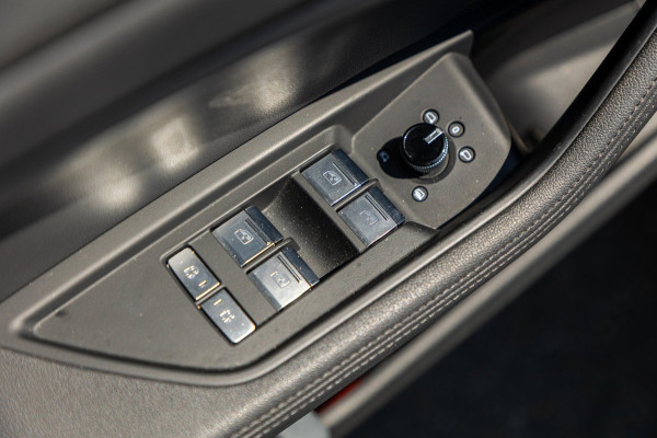 Audi e-tron E-tron 50 quattro S Line 71 kWh Soh 95% I S Line I Panoramadak I 22" I Adaptive Cruise I Luchtvering I CarPlay