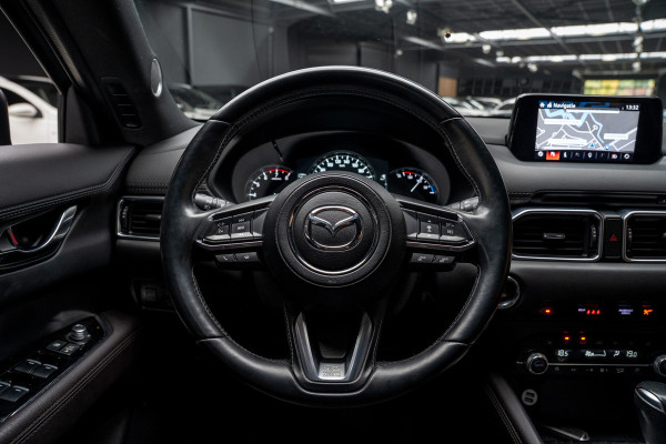 Mazda CX-5 2.5 4WD SkyActiv-G 194 HUD Bose 360 ACC Open dak Stuurverwarming Stoelventilatie Stoelverwarming voor & achter Memory seats Elektr. bedienbare achterklep PDC Climate Control Cruise Control Afneembaar trekhaak LM velgen