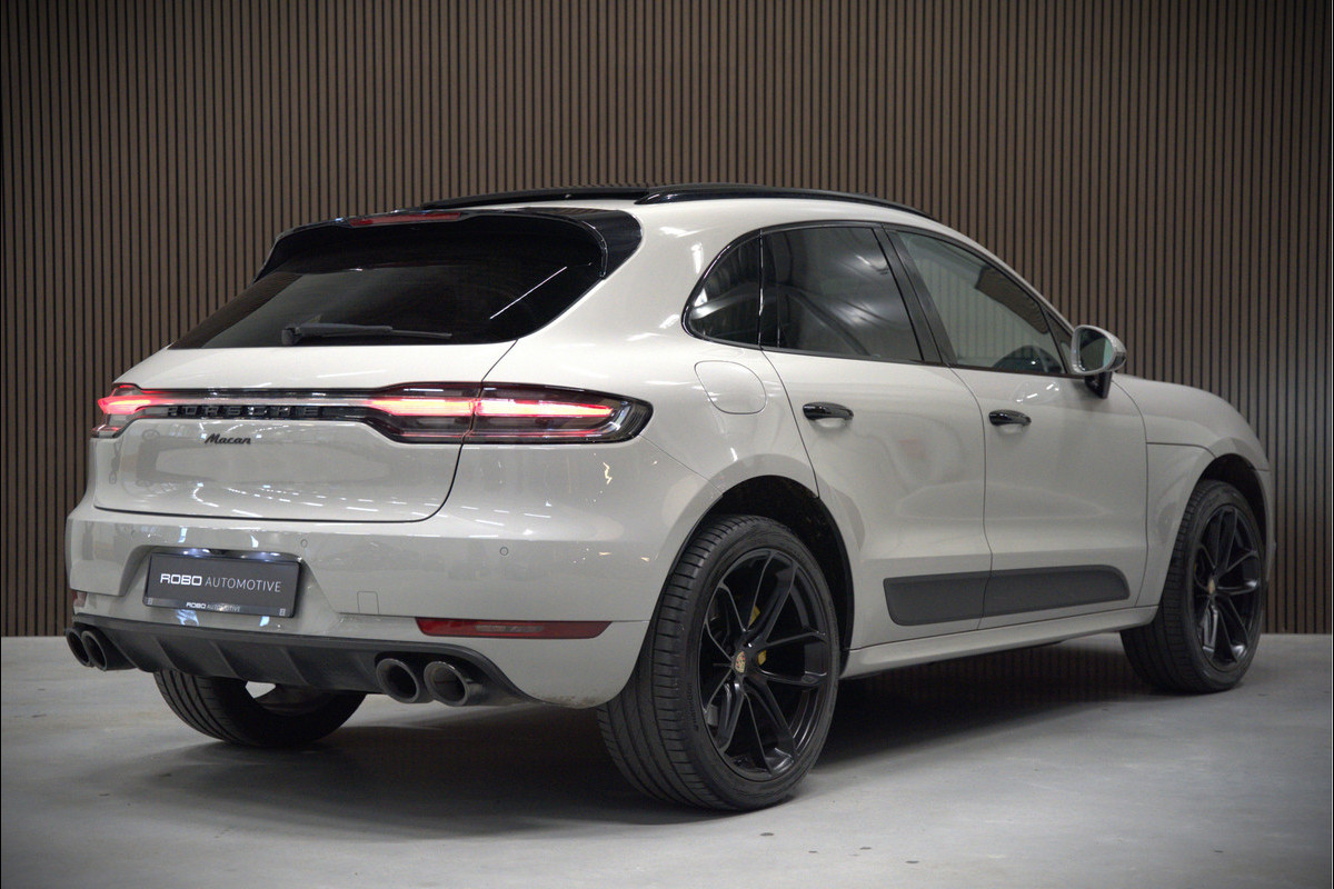 Porsche Macan 2.0 | Krijt Grijs | Panoramadak | Sportchrono | Memory Seats | Elektrische Stoelen 18 Weg Verstelbaar | Apple Carplay | PDLS LED | Luchtvering | Camera | Leer | Navigatie | Dodehoekdetectie | Cru