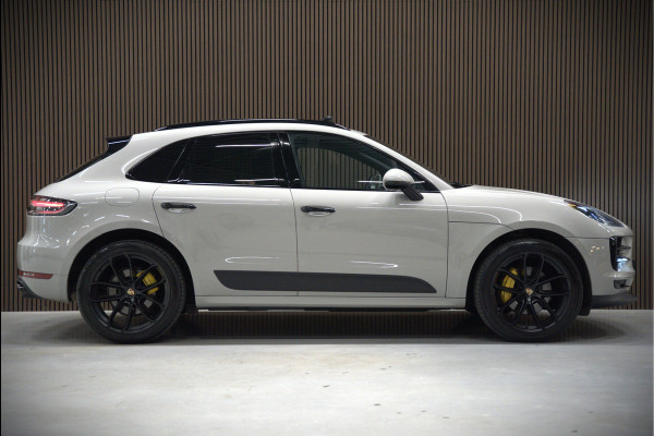 Porsche Macan 2.0 | Krijt Grijs | Panoramadak | Sportchrono | Memory Seats | Elektrische Stoelen 18 Weg Verstelbaar | Apple Carplay | PDLS LED | Luchtvering | Camera | Leer | Navigatie | Dodehoekdetectie | Cru