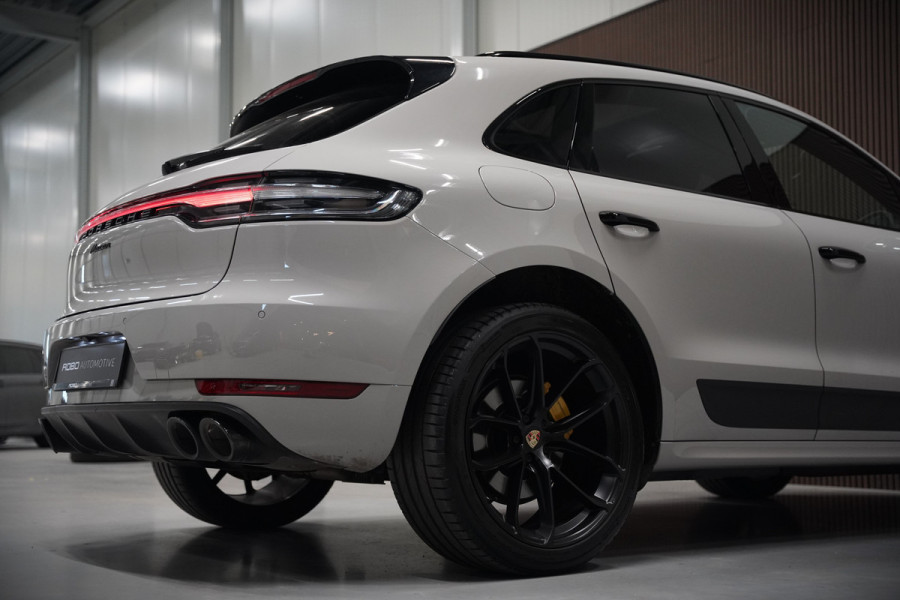 Porsche Macan 2.0 | Krijt Grijs | Panoramadak | Sportchrono | Memory Seats | Elektrische Stoelen 18 Weg Verstelbaar | Apple Carplay | PDLS LED | Luchtvering | Camera | Leer | Navigatie | Dodehoekdetectie | Cru