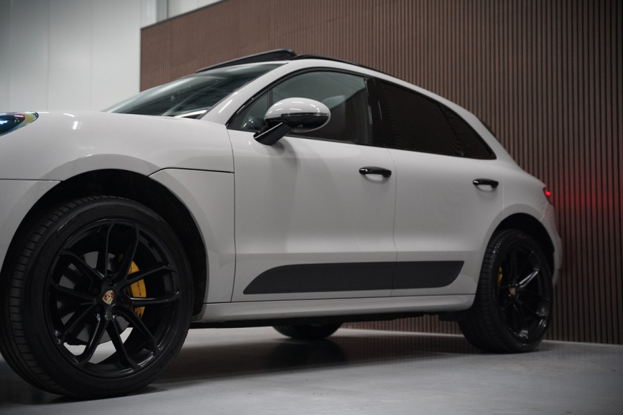 Porsche Macan 2.0 | Krijt Grijs | Panoramadak | Sportchrono | Memory Seats | Elektrische Stoelen 18 Weg Verstelbaar | Apple Carplay | PDLS LED | Luchtvering | Camera | Leer | Navigatie | Dodehoekdetectie | Cru