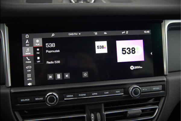 Porsche Macan 2.0 | Krijt Grijs | Panoramadak | Sportchrono | Memory Seats | Elektrische Stoelen 18 Weg Verstelbaar | Apple Carplay | PDLS LED | Luchtvering | Camera | Leer | Navigatie | Dodehoekdetectie | Cru