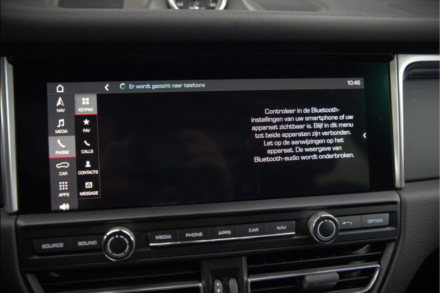 Porsche Macan 2.0 | Krijt Grijs | Panoramadak | Sportchrono | Memory Seats | Elektrische Stoelen 18 Weg Verstelbaar | Apple Carplay | PDLS LED | Luchtvering | Camera | Leer | Navigatie | Dodehoekdetectie | Cru