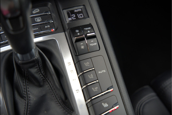 Porsche Macan 2.0 | Krijt Grijs | Panoramadak | Sportchrono | Memory Seats | Elektrische Stoelen 18 Weg Verstelbaar | Apple Carplay | PDLS LED | Luchtvering | Camera | Leer | Navigatie | Dodehoekdetectie | Cru