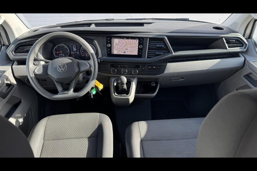 Volkswagen Transporter 2.0 TDI L2H1 30 DC Highline Navi Airco Cruise Control Trekhaak Carplay All-Season Lat om Lat betimmert