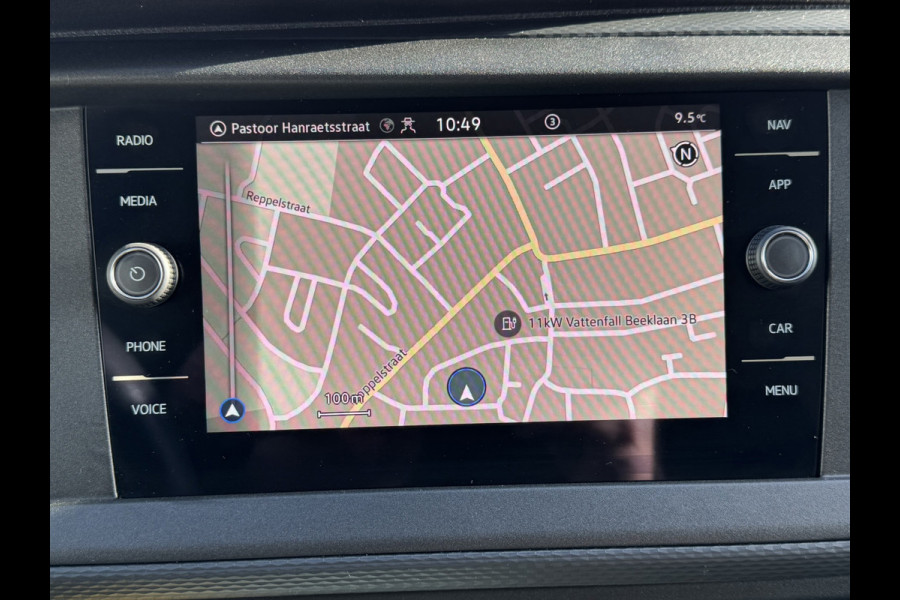 Volkswagen Transporter 2.0 TDI L2H1 30 DC Highline Navi Airco Cruise Control Trekhaak Carplay All-Season Lat om Lat betimmert