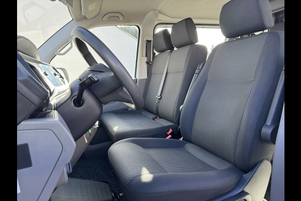 Volkswagen Transporter 2.0 TDI L2H1 30 DC Highline Navi Airco Cruise Control Trekhaak Carplay All-Season Lat om Lat betimmert
