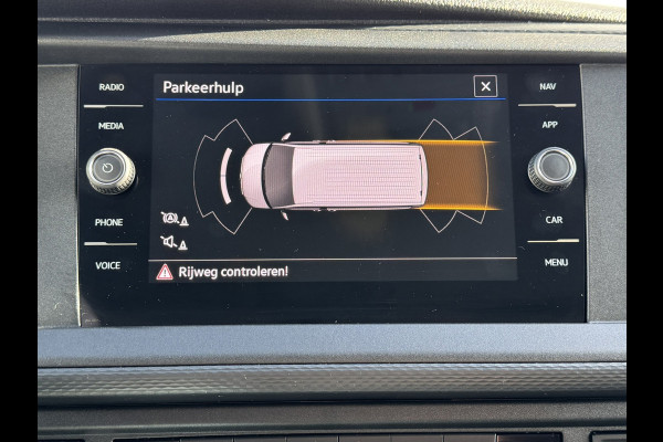 Volkswagen Transporter 2.0 TDI L2H1 30 DC Highline Navi Airco Cruise Control Trekhaak Carplay All-Season Lat om Lat betimmert