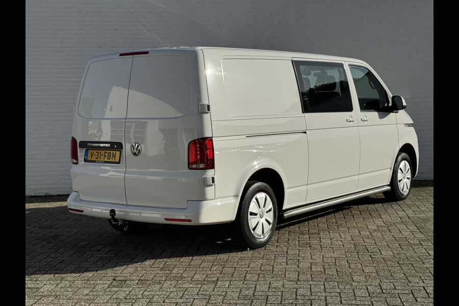Volkswagen Transporter 2.0 TDI L2H1 30 DC Highline Navi Airco Cruise Control Trekhaak Carplay All-Season Lat om Lat betimmert
