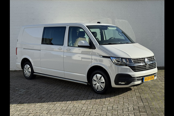 Volkswagen Transporter 2.0 TDI L2H1 30 DC Highline Navi Airco Cruise Control Trekhaak Carplay All-Season Lat om Lat betimmert