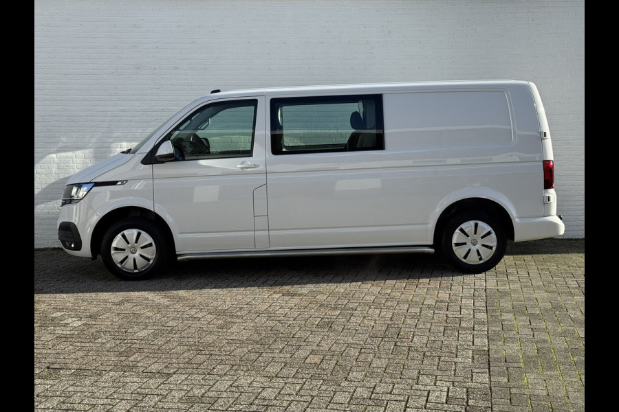 Volkswagen Transporter 2.0 TDI L2H1 30 DC Highline Navi Airco Cruise Control Trekhaak Carplay All-Season Lat om Lat betimmert