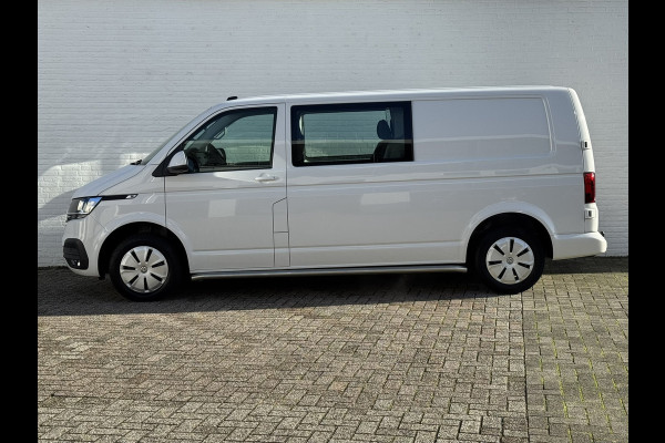 Volkswagen Transporter 2.0 TDI L2H1 30 DC Highline Navi Airco Cruise Control Trekhaak Carplay All-Season Lat om Lat betimmert