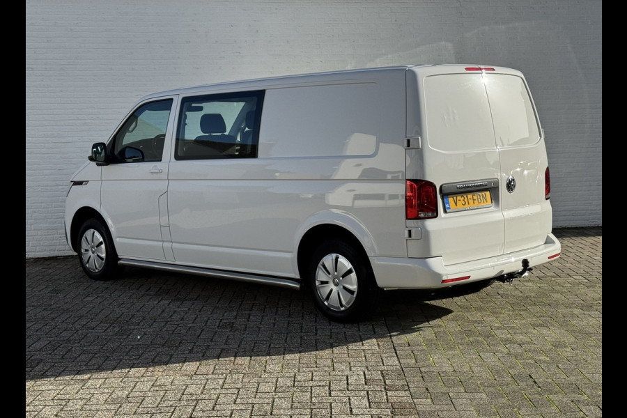 Volkswagen Transporter 2.0 TDI L2H1 30 DC Highline Navi Airco Cruise Control Trekhaak Carplay All-Season Lat om Lat betimmert