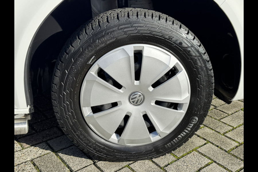 Volkswagen Transporter 2.0 TDI L2H1 30 DC Highline Navi Airco Cruise Control Trekhaak Carplay All-Season Lat om Lat betimmert