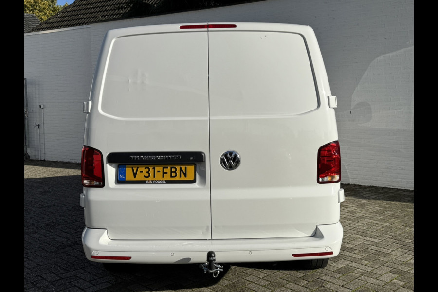 Volkswagen Transporter 2.0 TDI L2H1 30 DC Highline Navi Airco Cruise Control Trekhaak Carplay All-Season Lat om Lat betimmert