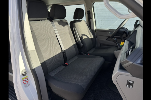 Volkswagen Transporter 2.0 TDI L2H1 30 DC Highline Navi Airco Cruise Control Trekhaak Carplay All-Season Lat om Lat betimmert