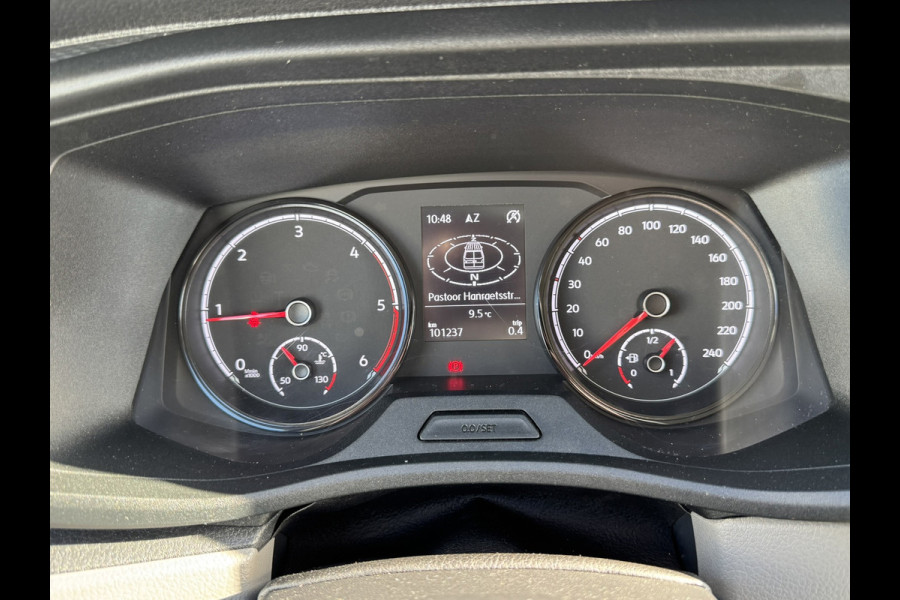 Volkswagen Transporter 2.0 TDI L2H1 30 DC Highline Navi Airco Cruise Control Trekhaak Carplay All-Season Lat om Lat betimmert