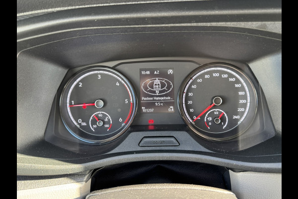 Volkswagen Transporter 2.0 TDI L2H1 30 DC Highline Navi Airco Cruise Control Trekhaak Carplay All-Season Lat om Lat betimmert