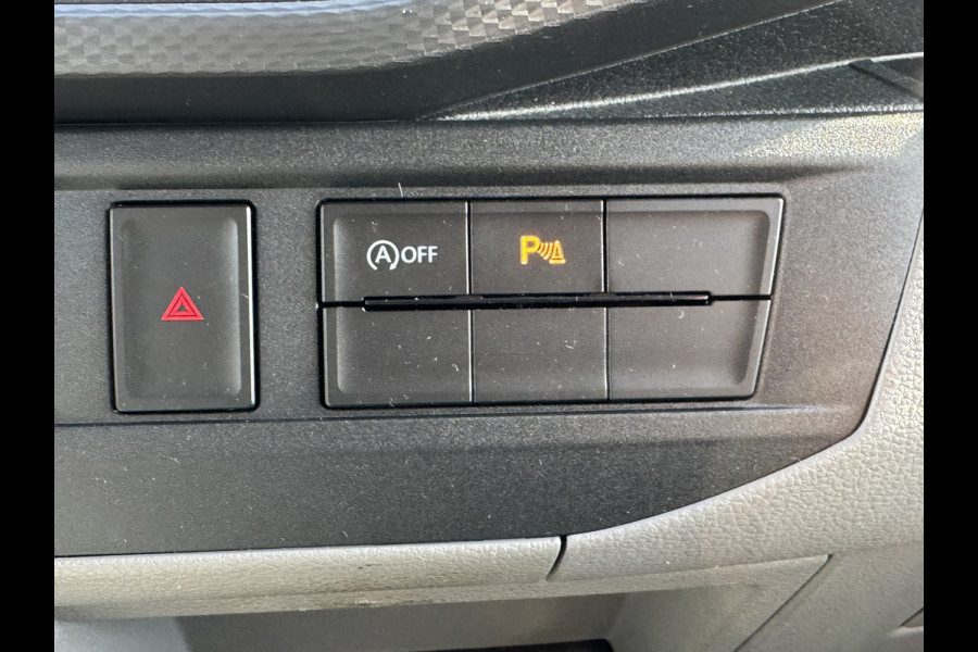 Volkswagen Transporter 2.0 TDI L2H1 30 DC Highline Navi Airco Cruise Control Trekhaak Carplay All-Season Lat om Lat betimmert