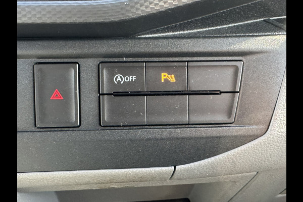 Volkswagen Transporter 2.0 TDI L2H1 30 DC Highline Navi Airco Cruise Control Trekhaak Carplay All-Season Lat om Lat betimmert