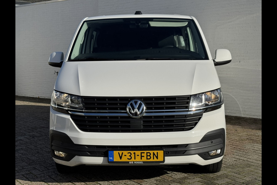 Volkswagen Transporter 2.0 TDI L2H1 30 DC Highline Navi Airco Cruise Control Trekhaak Carplay All-Season Lat om Lat betimmert