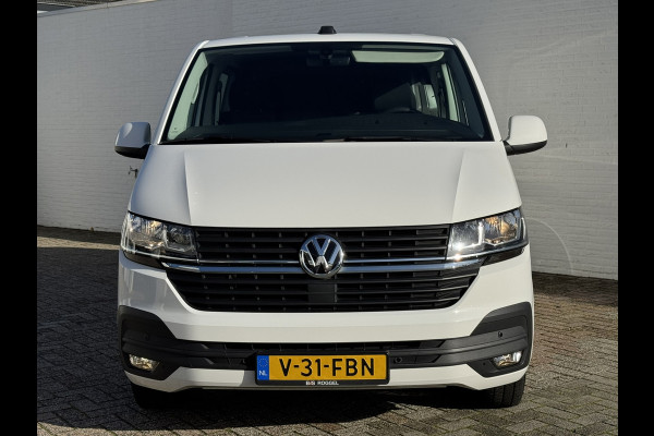 Volkswagen Transporter 2.0 TDI L2H1 30 DC Highline Navi Airco Cruise Control Trekhaak Carplay All-Season Lat om Lat betimmert