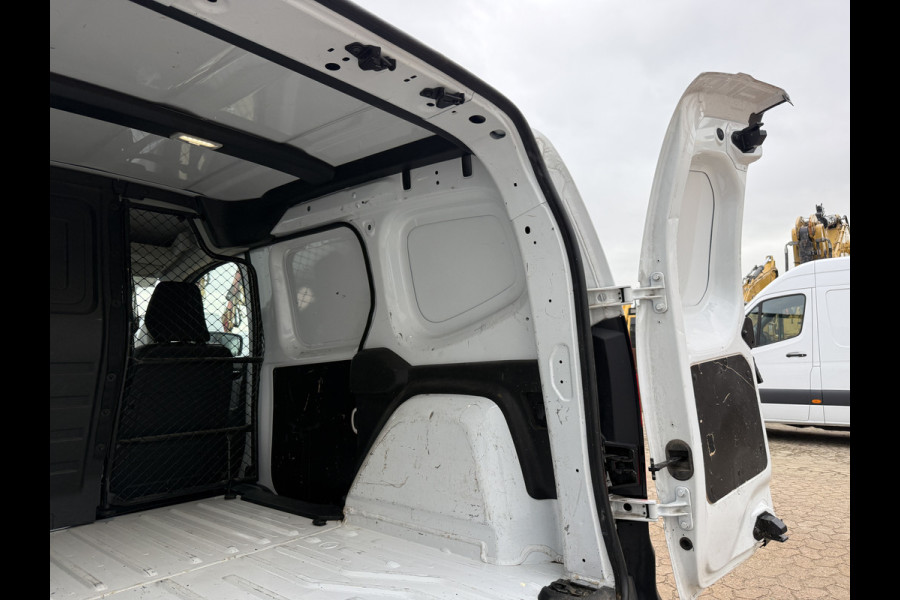 Renault Kangoo 1.3 TCe 130 EDC **Benzine** Automaat Trekhaak Airco Cruise Control Navigatie Camera Parkeersensoren Achter