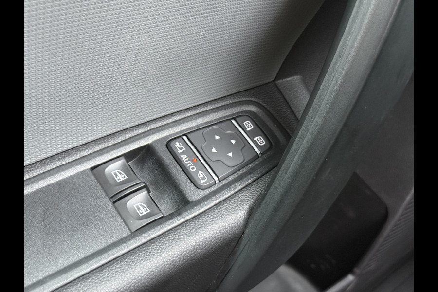 Renault Kangoo 1.3 TCe 130 EDC **Benzine** Automaat Trekhaak Airco Cruise Control Navigatie Camera Parkeersensoren Achter