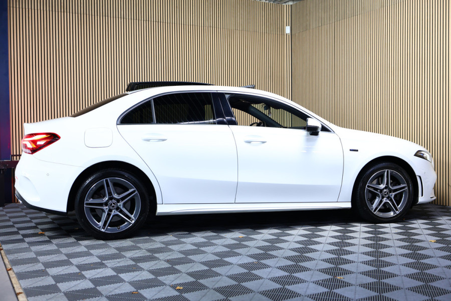Mercedes-Benz A-Klasse 250e AMG AMBIENTE PANODAK NAVI AUTOM CRUISE PDC CAM SFEER '20
