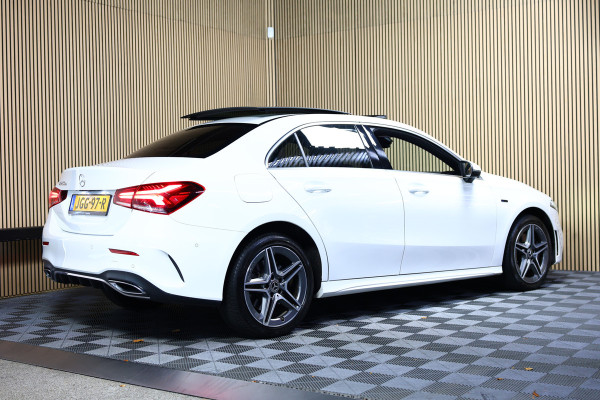 Mercedes-Benz A-Klasse 250e AMG AMBIENTE PANODAK NAVI AUTOM CRUISE PDC CAM SFEER '20