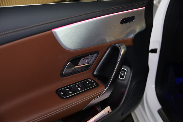 Mercedes-Benz A-Klasse 250e AMG AMBIENTE PANODAK NAVI AUTOM CRUISE PDC CAM SFEER '20