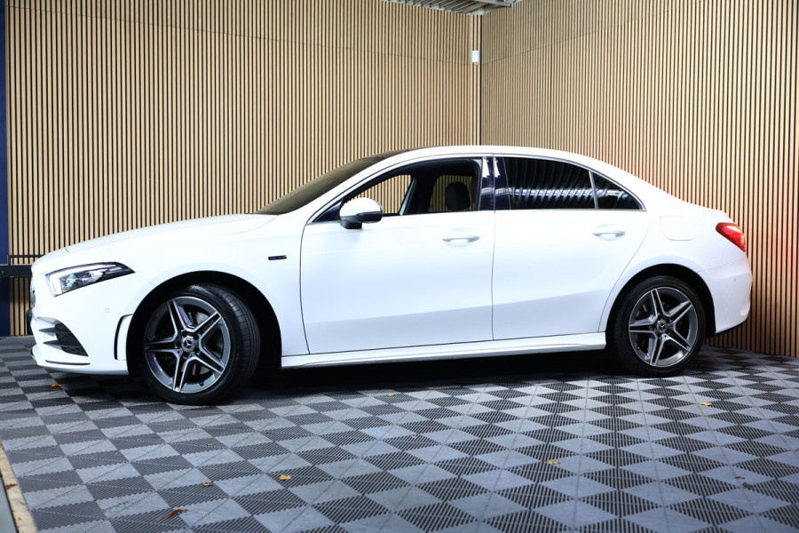 Mercedes-Benz A-Klasse 250e AMG AMBIENTE PANODAK NAVI AUTOM CRUISE PDC CAM SFEER '20