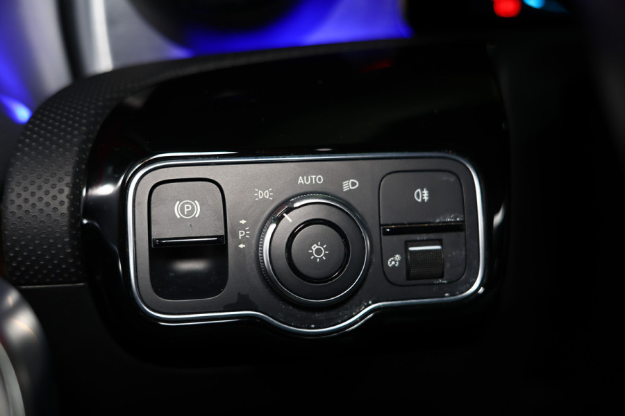Mercedes-Benz A-Klasse 250e AMG AMBIENTE PANODAK NAVI AUTOM CRUISE PDC CAM SFEER '20