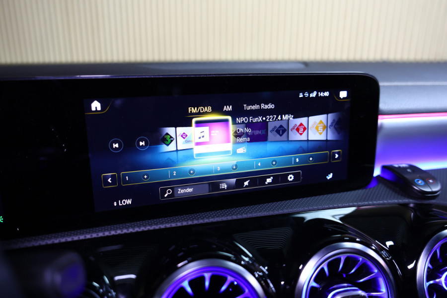 Mercedes-Benz A-Klasse 250e AMG AMBIENTE PANODAK NAVI AUTOM CRUISE PDC CAM SFEER '20