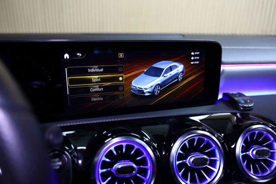 Mercedes-Benz A-Klasse 250e AMG AMBIENTE PANODAK NAVI AUTOM CRUISE PDC CAM SFEER '20