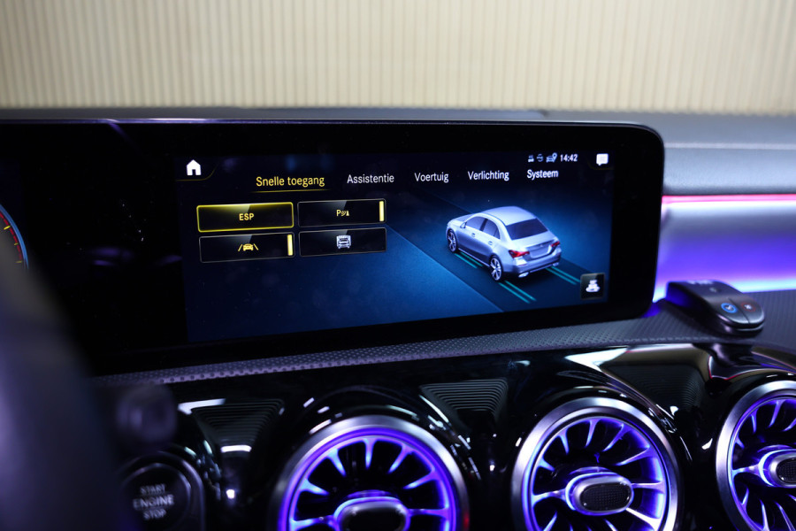 Mercedes-Benz A-Klasse 250e AMG AMBIENTE PANODAK NAVI AUTOM CRUISE PDC CAM SFEER '20