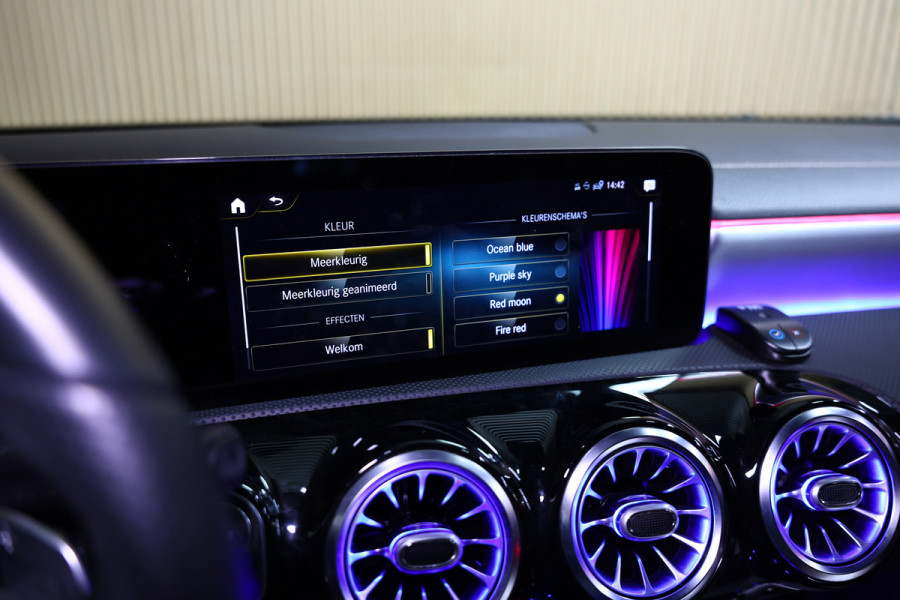 Mercedes-Benz A-Klasse 250e AMG AMBIENTE PANODAK NAVI AUTOM CRUISE PDC CAM SFEER '20