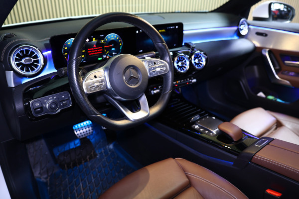 Mercedes-Benz A-Klasse 250e AMG AMBIENTE PANODAK NAVI AUTOM CRUISE PDC CAM SFEER '20