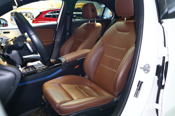 Mercedes-Benz A-Klasse 250e AMG AMBIENTE PANODAK NAVI AUTOM CRUISE PDC CAM SFEER '20