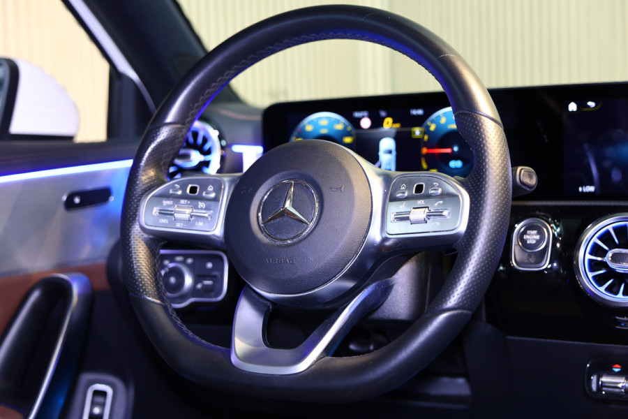 Mercedes-Benz A-Klasse 250e AMG AMBIENTE PANODAK NAVI AUTOM CRUISE PDC CAM SFEER '20